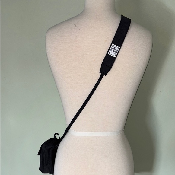 Herschel Supply Company Black adjustable strap Crossbody Bag - Picture 9 of 11